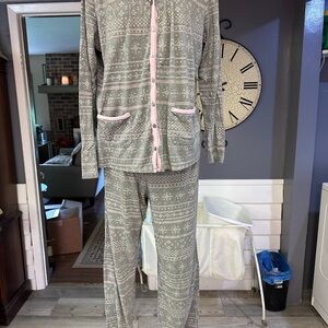 Secret treasures size XL 16-18 gray floral pajamas